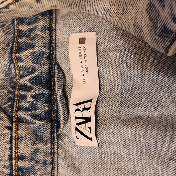 ZARA CROPPED DENIM JACKET SIZE MEDIUM - Picture 3 of 5